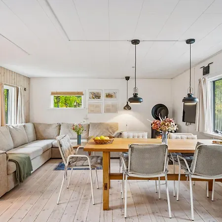 Awesome In With 2 Bedrooms And Internet Casa de Férias Ebeltoft