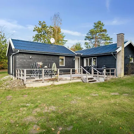 Awesome In With 2 Bedrooms And Internet